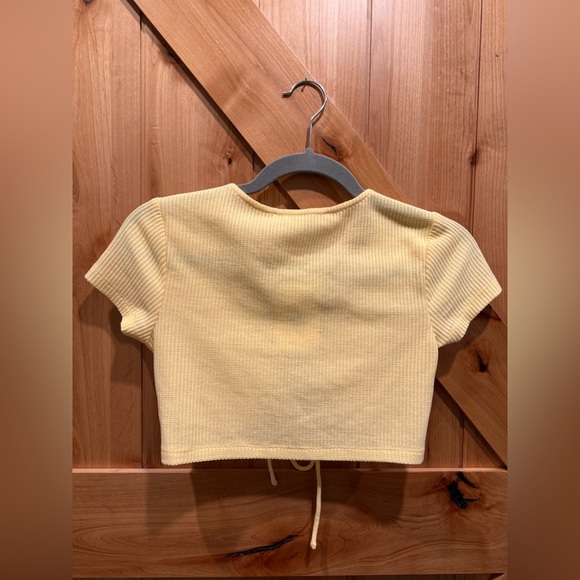 Elodie Women’s Yellow Waffle Knit Key Hole Crop Top Size S - Picture 3 of 3